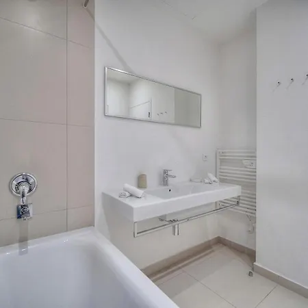 Ref 909 - Back Croisette - For Rent Cannes
